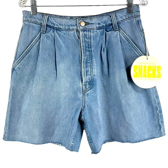 Mother Snacks NWT Double Pleated Fun Dip Short Fray Denim Shorts Size 27 Blue - Picture 2 of 12